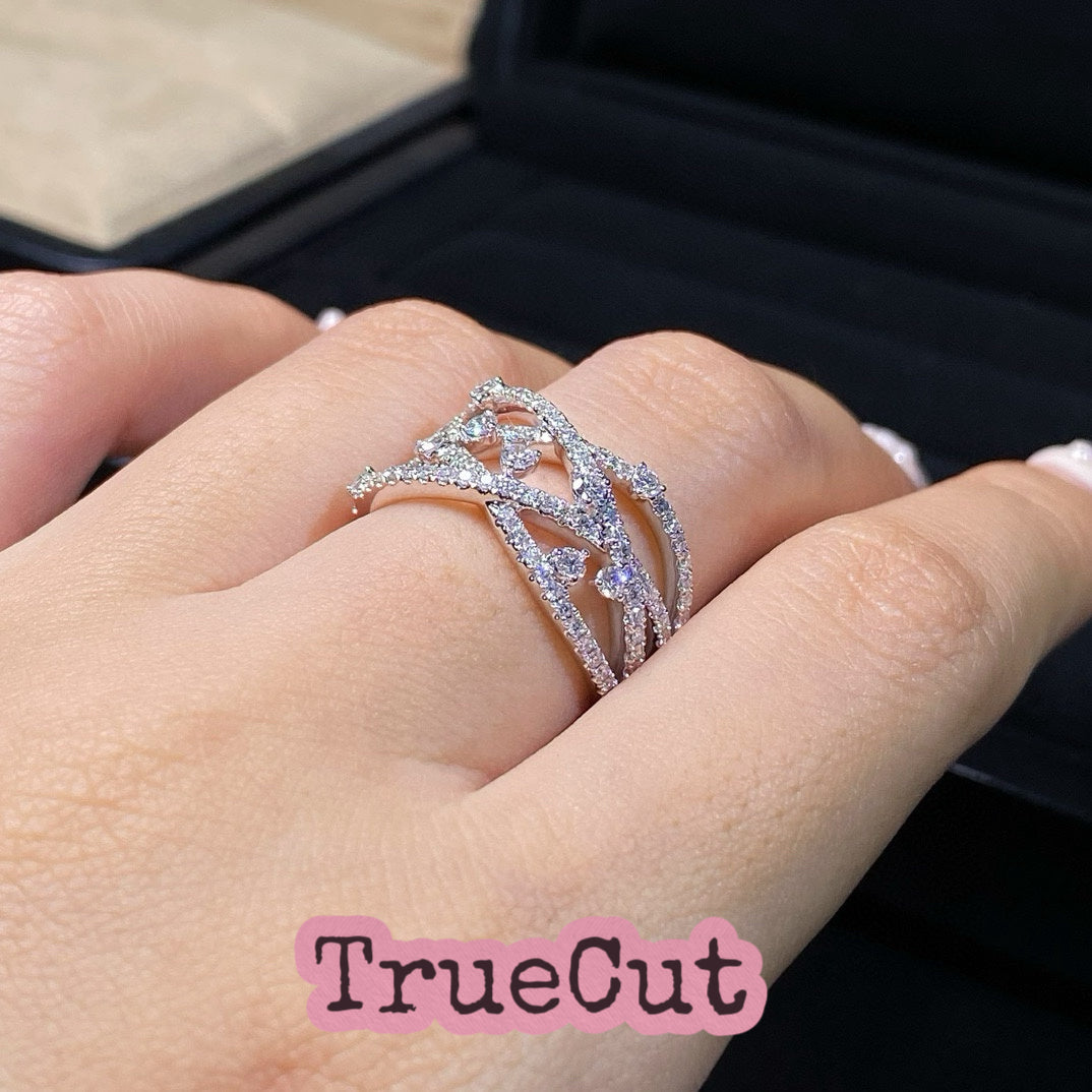 TrueCut Infinity – Criss-Cross Diamond Ring