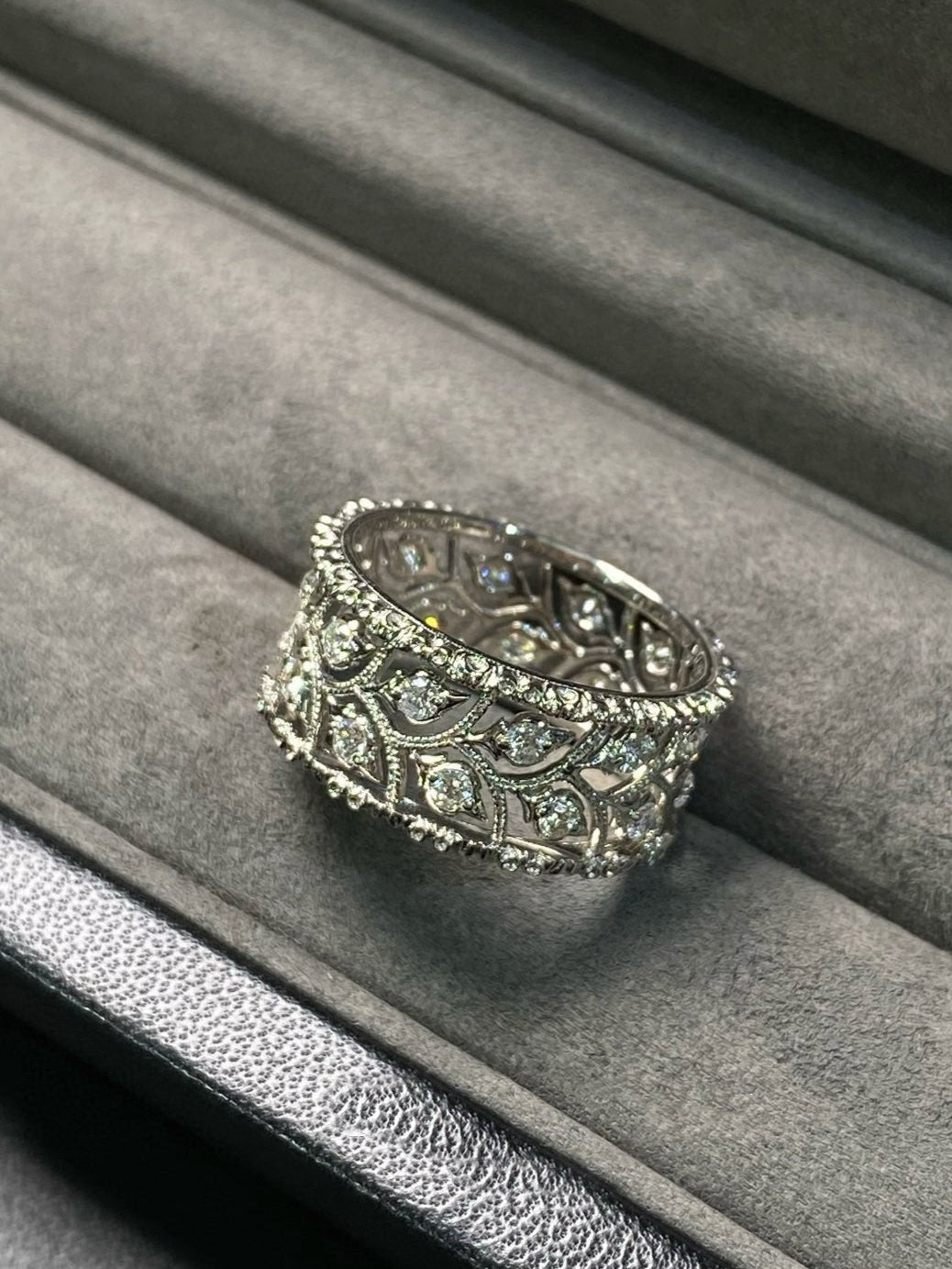 Vintage Leaf Diamond Band