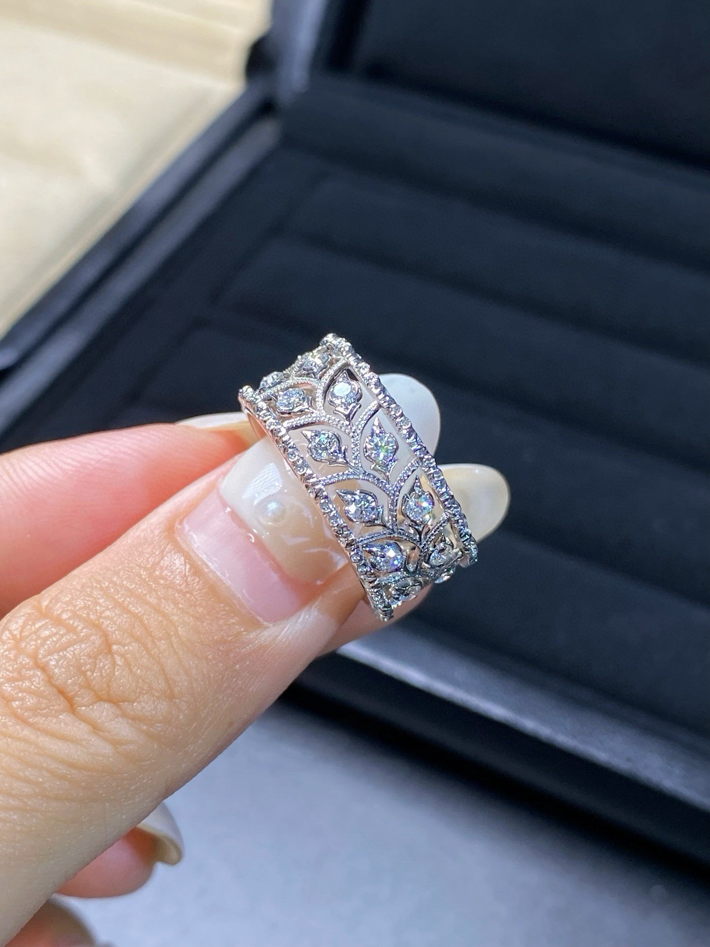 Vintage Leaf Diamond Band