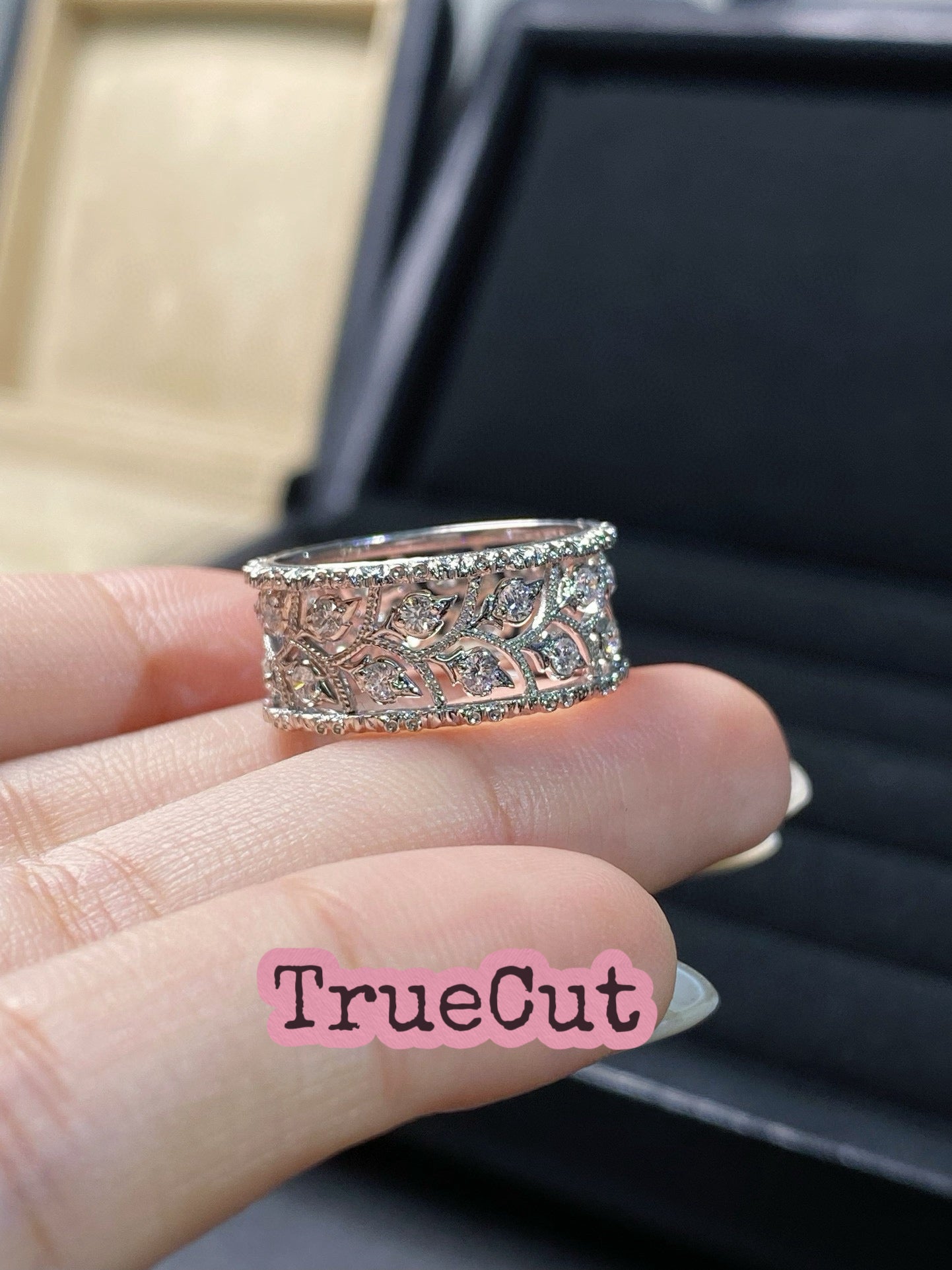 Vintage Leaf Diamond Band