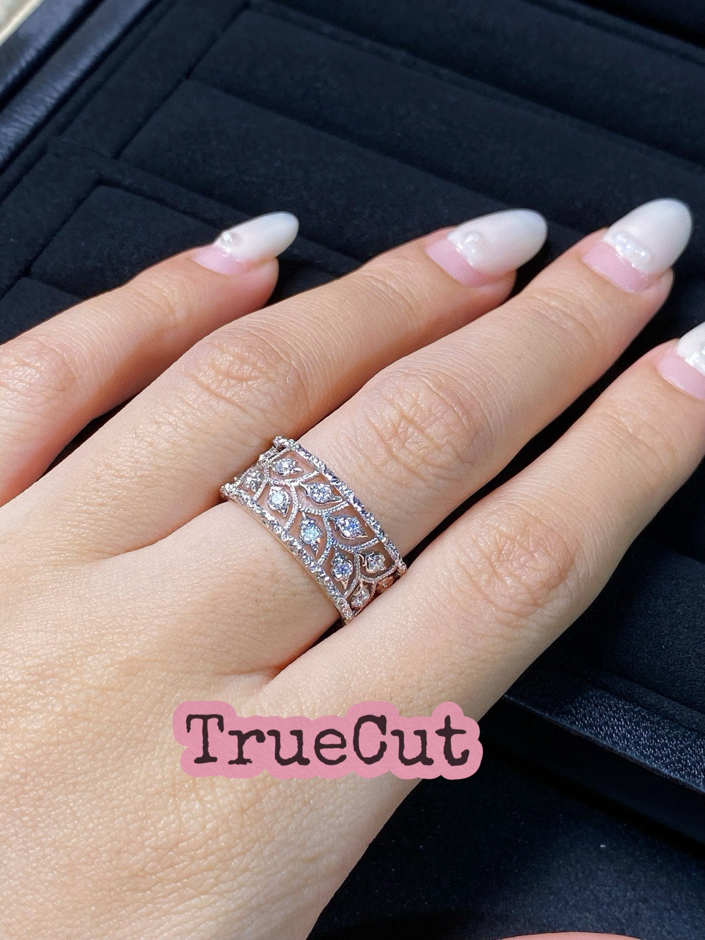 Vintage Leaf Diamond Band