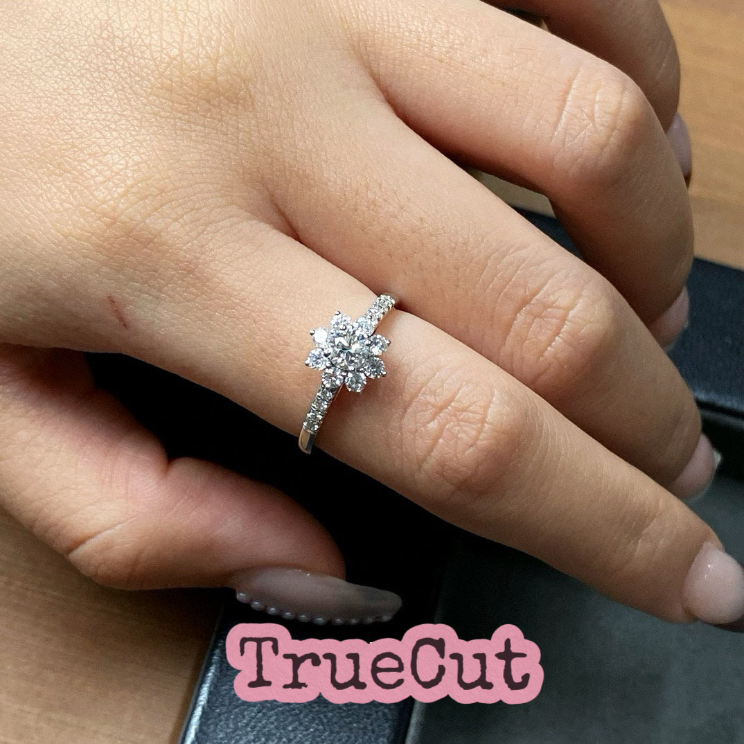 Round Brilliant Diamond Flower Ring