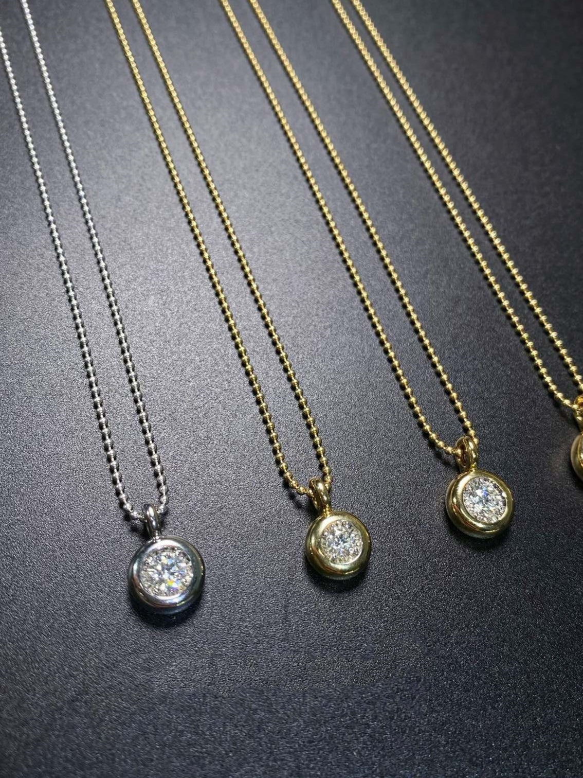 TrueCut Aura – Bezel Diamond Pendant