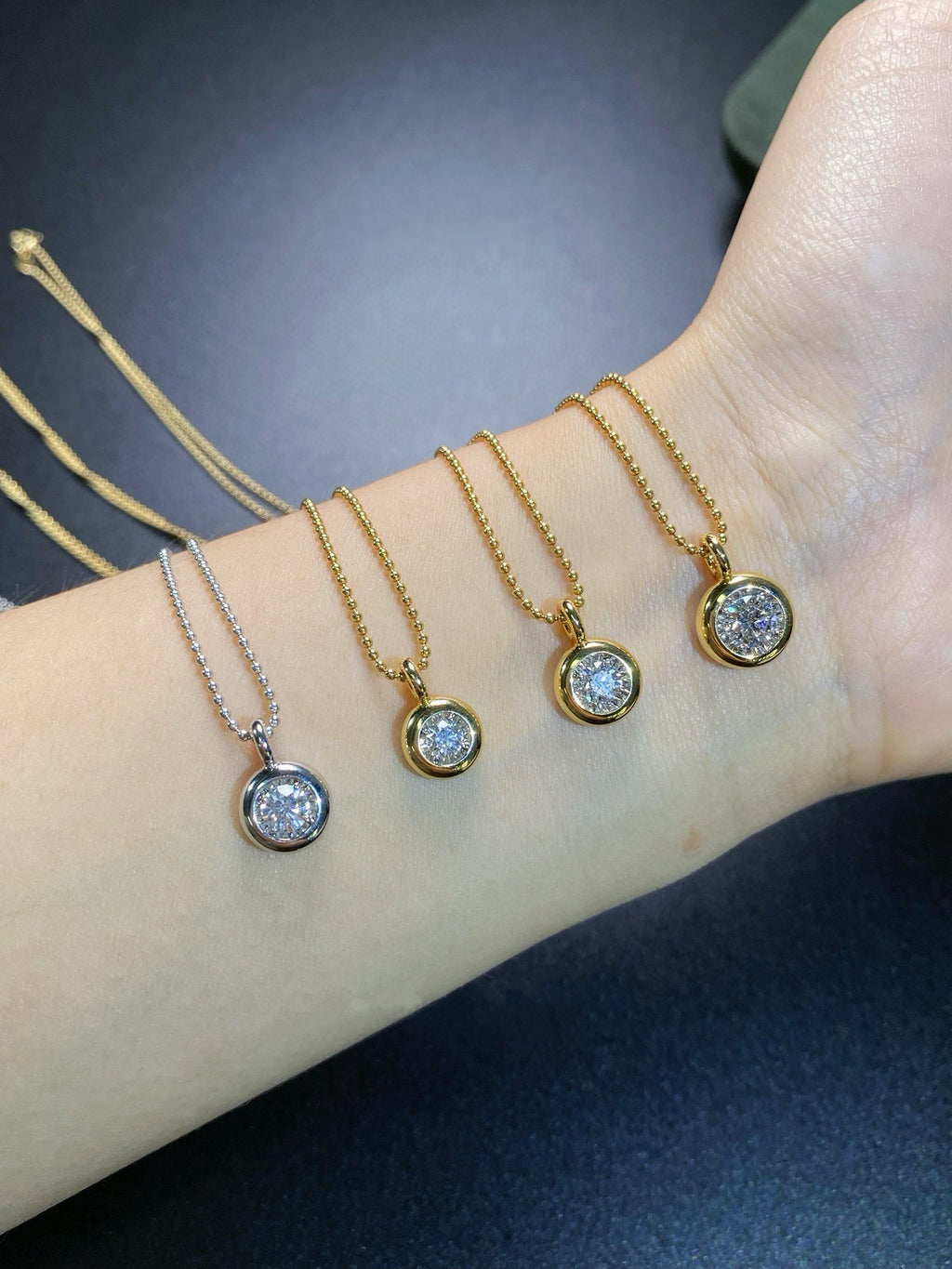 TrueCut Aura – Bezel Diamond Pendant