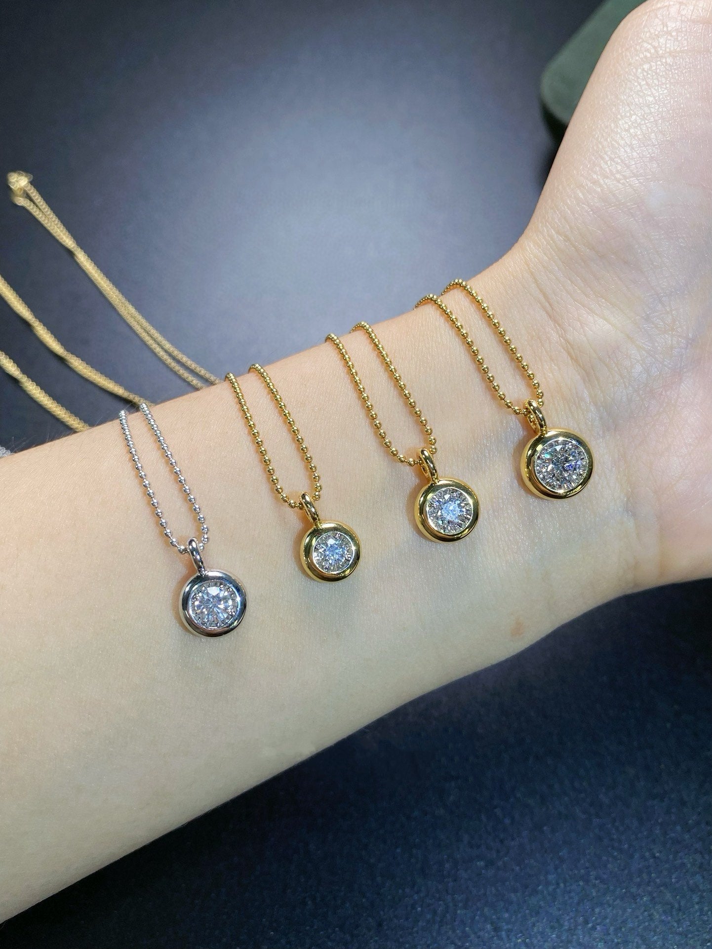 TrueCut Aura – Bezel Diamond Pendant