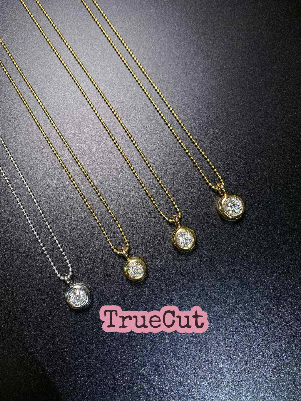 TrueCut Aura – Bezel Diamond Pendant