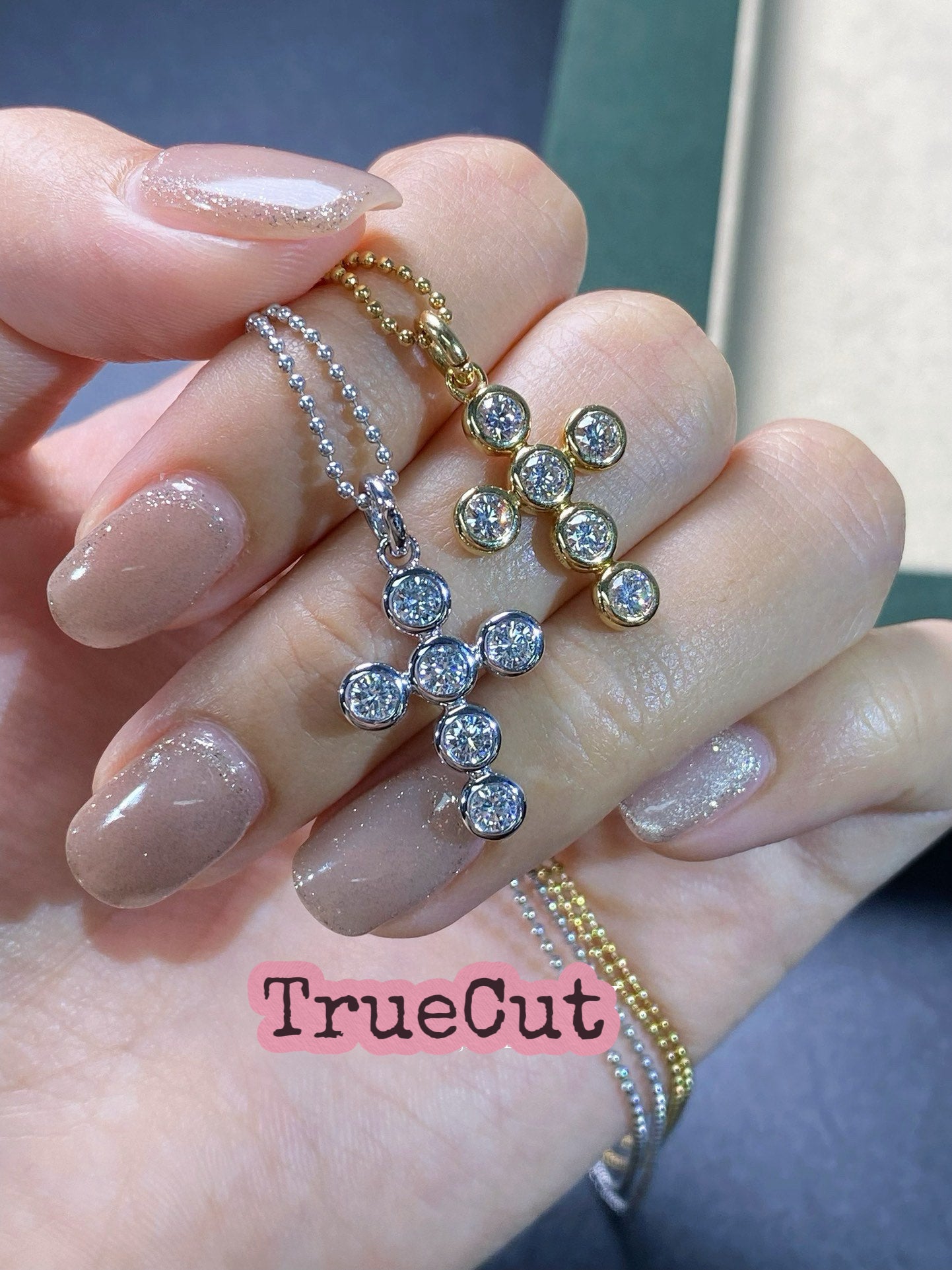 TrueCut Faith – Bezel-Set Diamond Cross