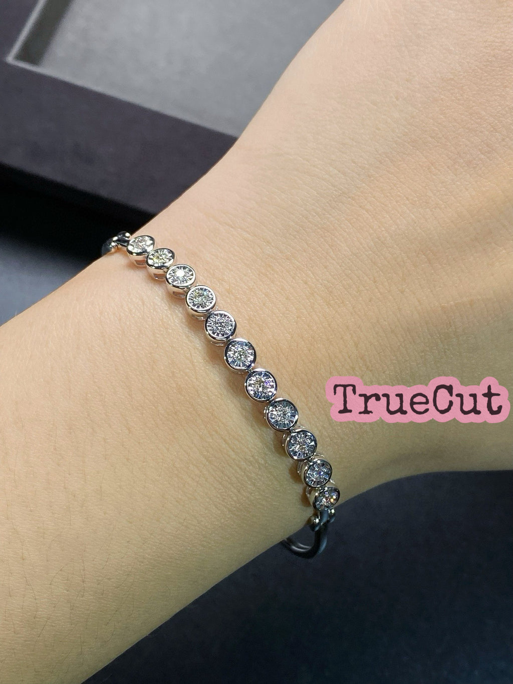 Pure Elegance Bezel Bracelet