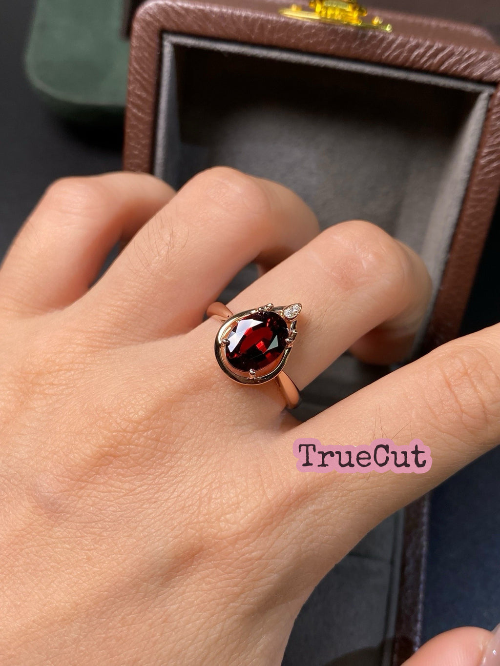 Eterna Garnet Diamond Set