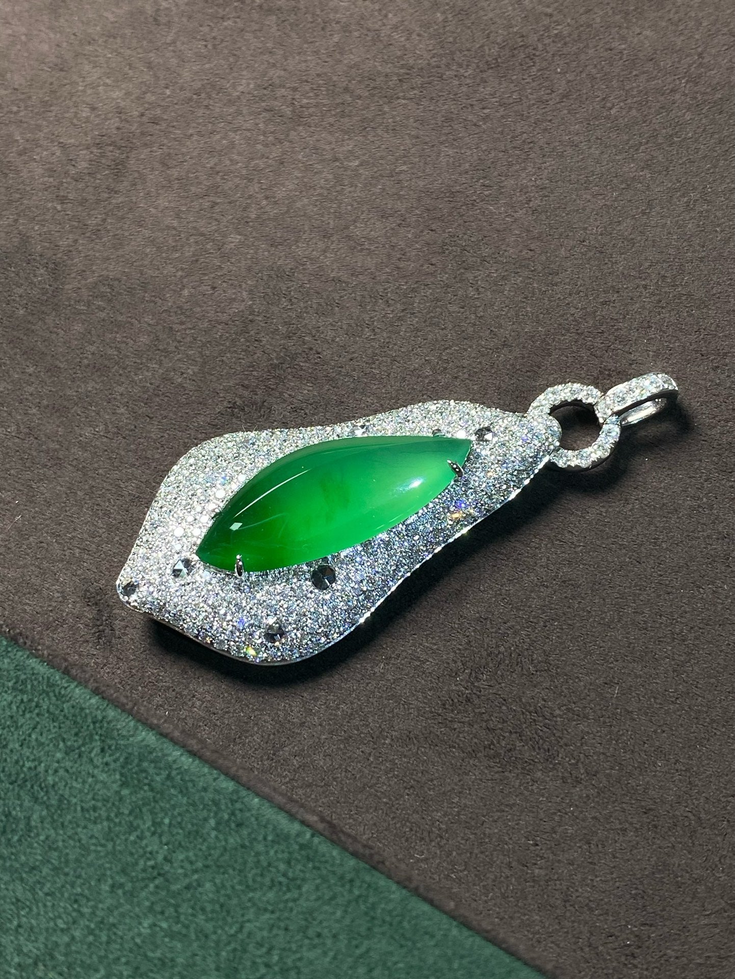 Emerald Leaf with All Diamonds