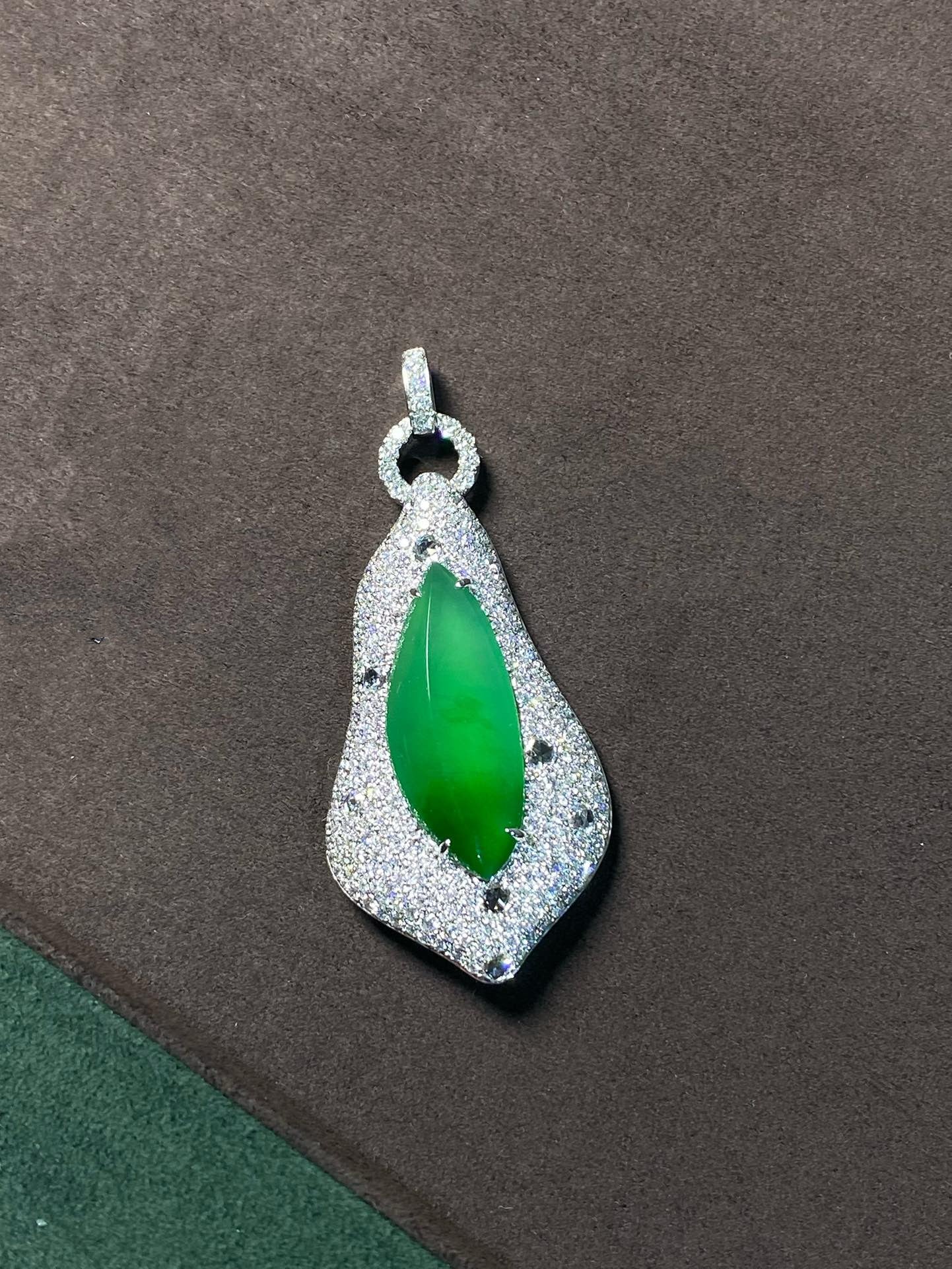Emerald Leaf with All Diamonds